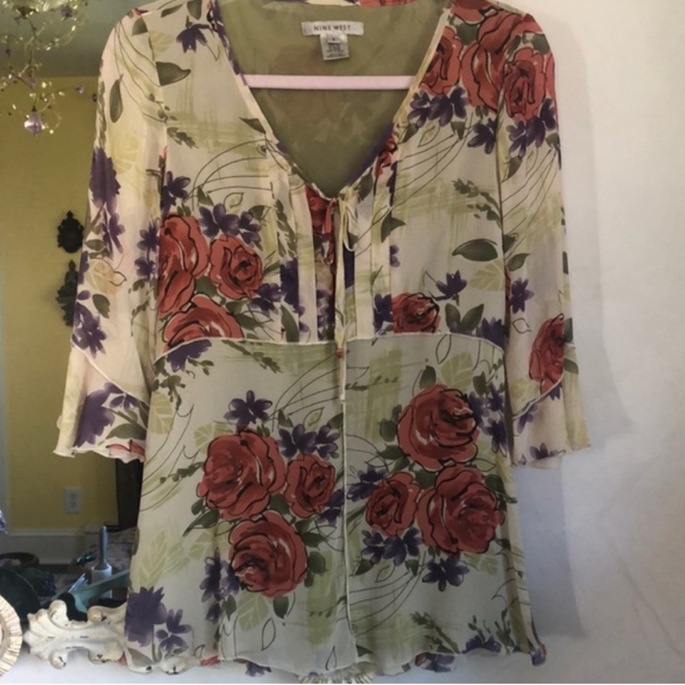Nine West 100% Silk Sage Blouse w/purple,pink,green & red Floral design Size 2 - Picture 8 of 8